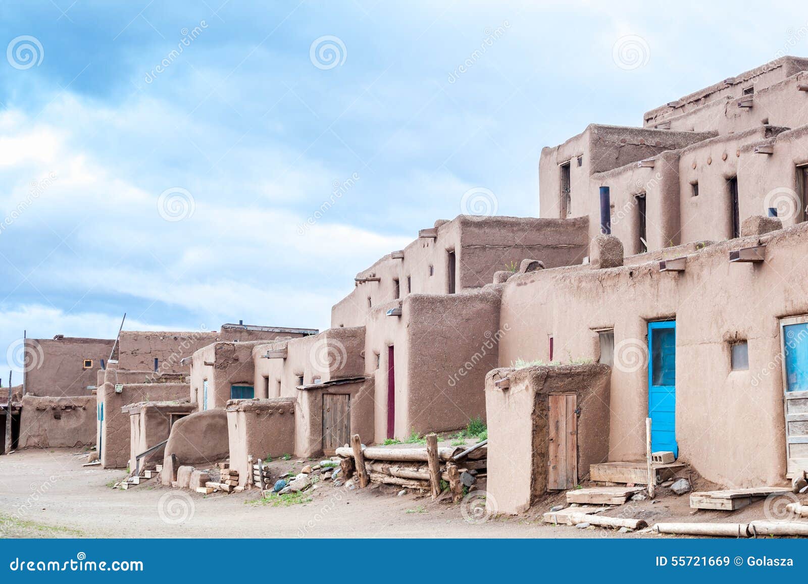 taos pueblo - traditional type of native indians architecture